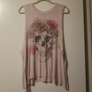 Tank with design and scoop side details